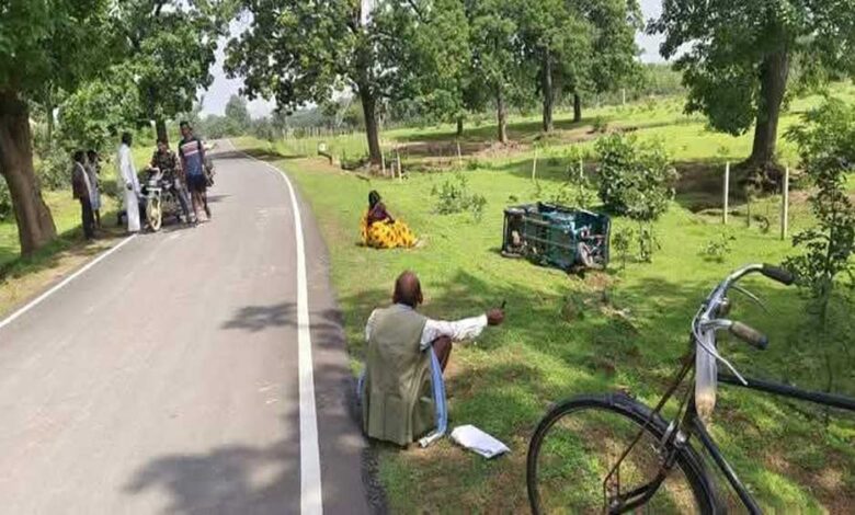 सिंगरौली-में-अनियंत्रित-ई-रिक्शा-के-खाई-में-गिरने-से-चार-यात्री-घायल
