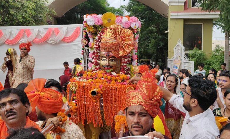 अवधपुरी-में-महाराजाधिराज-श्री-महाकाल-सरकार-अपनी-प्रजा-का-हाल-जानने-भ्रमण-पर-निकले,-रीगल-टाउन-गेट-पर-भव्य-स्वागत