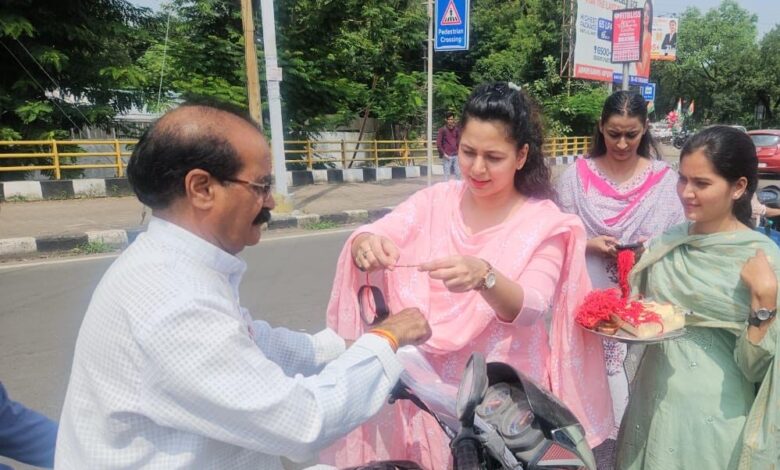 रक्षाबंधन-पर-ekaa-welfare-foundation-द्वारा-रोड-सेफ्टी-अवेयरनेस-अभियान-–-एक-रक्षासूत्र,-सुरक्षा-के-नाम