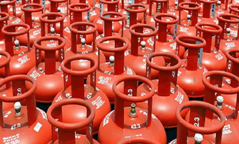 महंगाई-से-राहत:-मोदी-सरकार-दे-सकती-है-30-हजार-करोड़-की-lpg-सब्सिडी