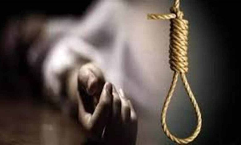 कलेक्ट्रेट-परिसर-में-ई-रिक्शा-चालक-ने-की-आत्महत्या,-जांच-में-जुटी-पुलिस