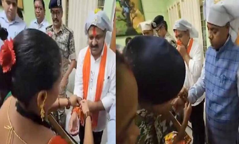 डिप्टी-सीएम-विजय-और-मंत्री-केदार-ने-नक्सली-महिलाओं-से-बंधवाई-राखी,-दिया-भरोसा-सुरक्षा-का