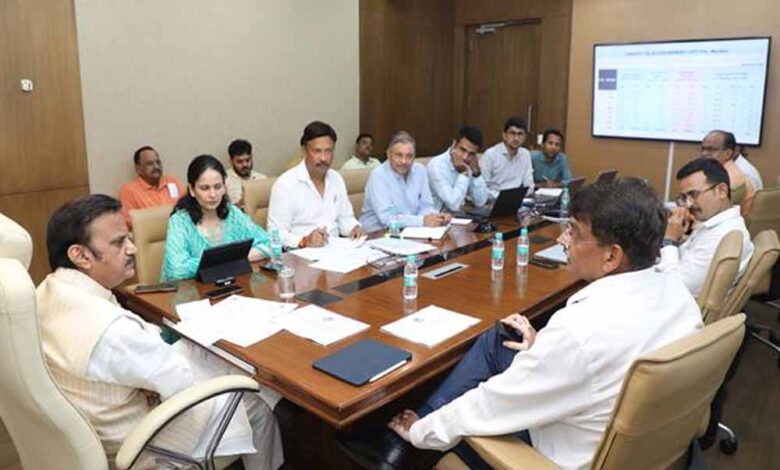स्वास्थ्य-अधोसंरचना-विकास-कार्य-समय-पर-एवं-गुणवत्ता-के-साथ-करें-पूर्ण-:-उप-मुख्यमंत्री-शुक्ल