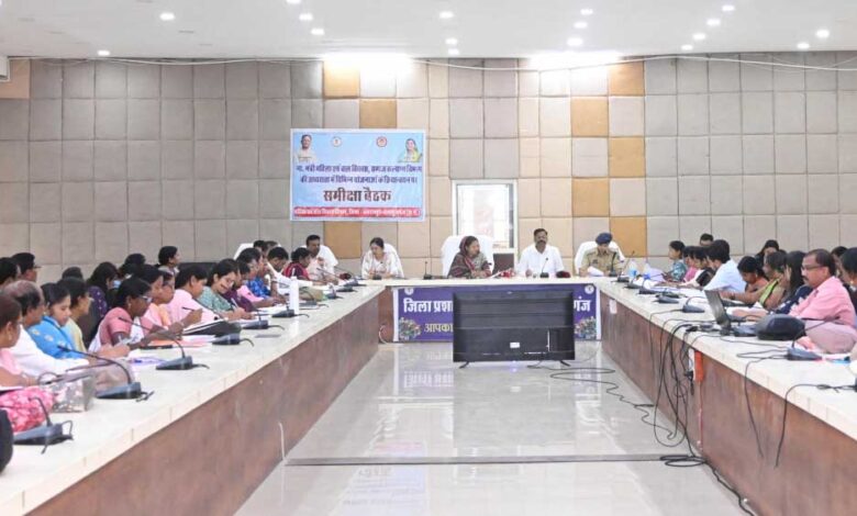 रायपुर-:-मंत्री-लक्ष्मी-राजवाड़े-ने-ली-विभागीय-समीक्षा-बैठक