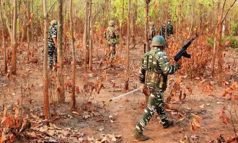 छत्तीसगढ़:-सुरक्षाबलों-की-कार्रवाई-में-तीन-इनामी-नक्सली-ढेर,-भारी-मात्रा-में-हथियार-और-विस्फोटक-जब्त