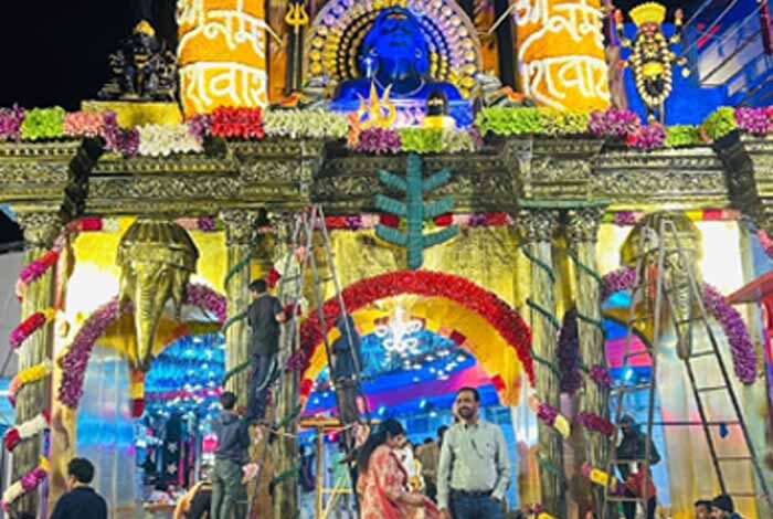 नवरात्रि-2025:-माता-वैष्णो-देवी-भवन-में-भव्य-सजावट,-श्रद्धालुओं-के-लिए-विशेष-सुविधाएं-तैयार