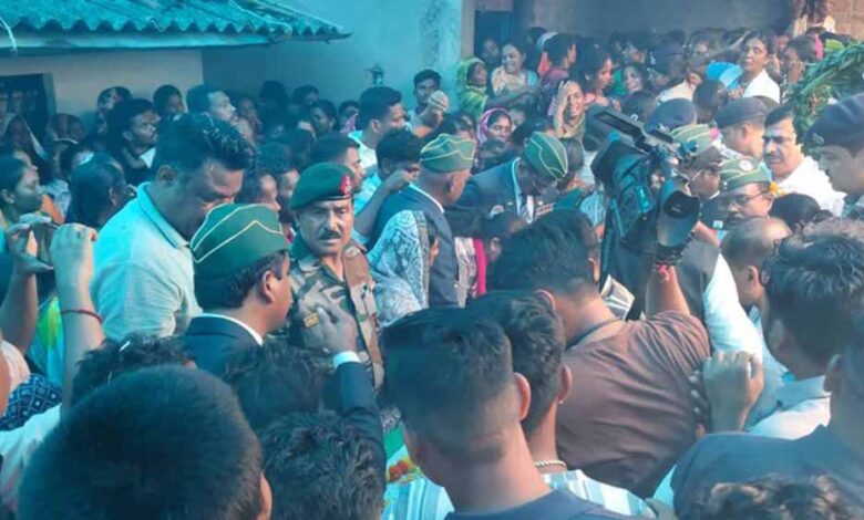 तिरंगे-में-सजा-बस्तर-का-शेर,-बलिदानी-रंजीत-को-नम-आंखों-से-दी-विदाई