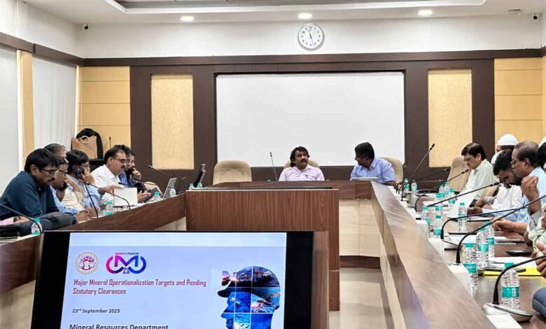 प्रदेश-में-नीलाम-किये-गये-मुख्य-खनिज-ब्लॉक-में-खनन-संक्रियाएँ-प्रारंभ-किये-जाने-की-समीक्षा