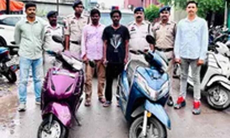 रेल-पुलिस-ने-पकड़े-दो-वाहन-चोर,-दो-एक्टिवा-बरामद