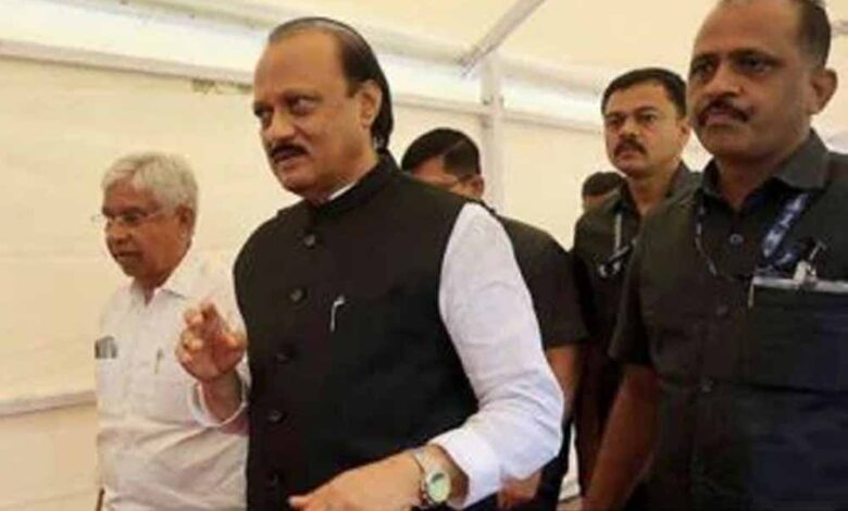 महिला-ips-से-नंबर-मांगने-पर-अजित-पवार-की-मुश्किलें-बढ़ीं,-वीडियो-वायरल-होते-ही-मच-गया-हंगामा