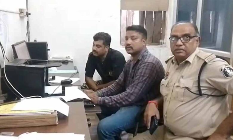 चलती-ट्रेन-में-itbp-जवानों-की-सर्विस-रिवॉल्वर-चोरी,-grp-ने-दबोचा-शातिर-चोर