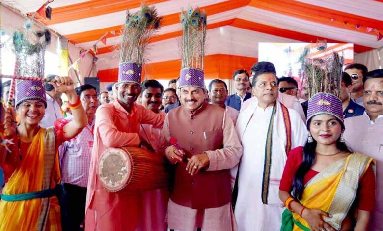 मुख्यमंत्री-डॉ.-यादव-ने-किया-मऊगंज-के-बहुती-जल-प्रपात-का-अवलोकन