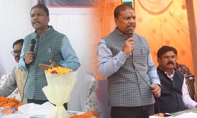 रायपुर-:-वन-मंत्री-कश्यप-ने-नारायणपुर-विधानसभा-क्षेत्र-में-91-लाख-रुपये-के-विकास-कार्यों-का-किया-भूमिपूजन-एवं-लोकार्पण