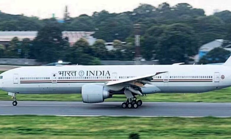 pm-मोदी-के-धार-दौरे-से-पहले-इंदौर-एयरपोर्ट-पहुंचा-‘भारत-1’-बोइंग-777-विमान