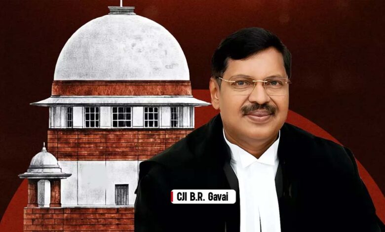 सुप्रीम-कोर्ट-में-cji-बीआर-गवई-पर-वकील-ने-जूता-फेंका,-आरोपी-को-पुलिस-ने-हिरासत-में-लिया