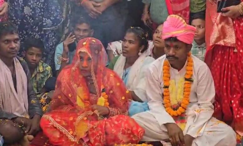 मुख्यधारा-में-लौटे-पूर्व-नक्सली-ने-रचाई-शादी,-थाना-परिसर-में-गूँजे-शहनाई-के-सुर