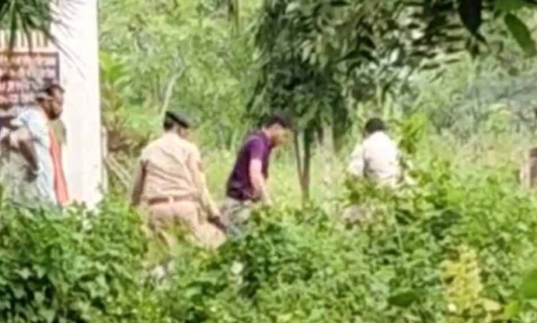 जेल-के-बाहर-युवक-पर-बर्बर-हमला,-जेलर-और-आरक्षकों-की-कथित-पिटाई-का-वीडियो-वायरल