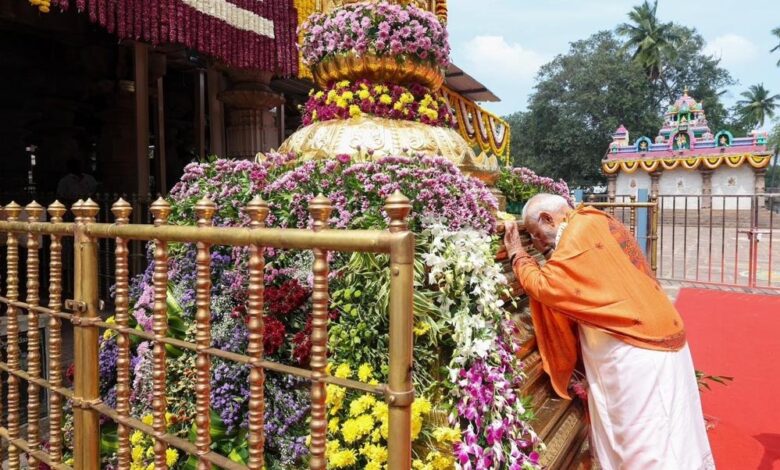 pm-मोदी-ने-मल्लिकार्जुन-ज्योतिर्लिंग-में-की-पूजा,-नायडू-और-पवन-कल्याण-भी-रहे-साथ