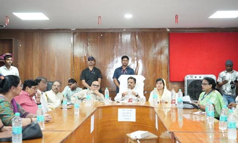 चिकित्सक-समय-का-पालन-और-मरीजों-से-करें-संवेदनशील-व्यवहार-:-उप-मुख्यमंत्री-शुक्ल