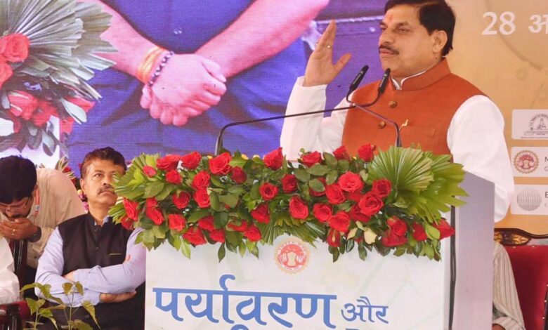 सरकार-की-सफलता-कर्मचारियों-के-सहयोग-के-बिना-संभव-नहीं-:-मुख्यमंत्री-डॉ.-यादव