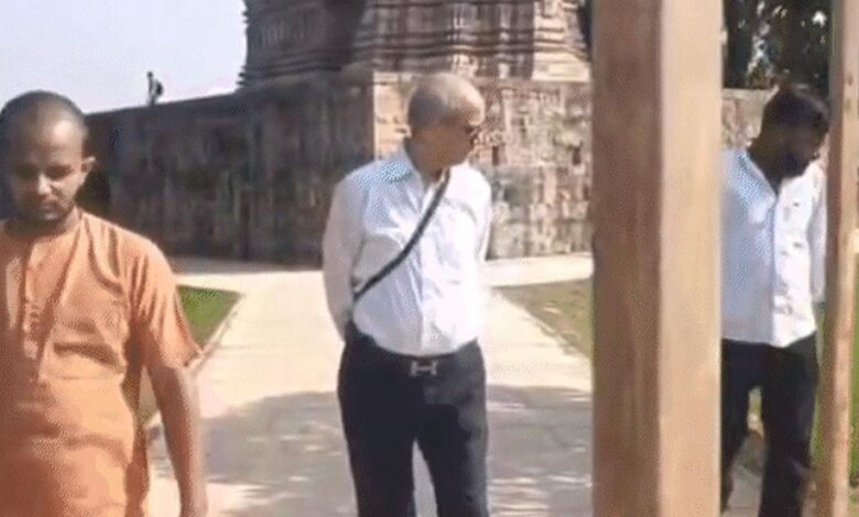 सुप्रीम-कोर्ट-में-विवादित-वकील-राकेश-खजुराहो-पहुंचे,-विष्णु-मंदिर-में-नई-मूर्ति-लगाने-की-उठाई-मांग