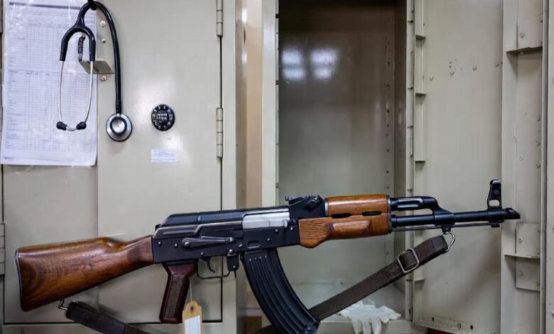 अनंतनाग-के-पूर्व-डॉक्टर-के-लॉकर-से-ak-47-बरामद,-जम्मू-कश्मीर-पुलिस-हैरान