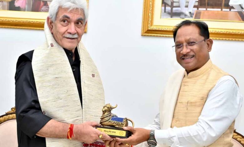 साय-से-जम्मू-कश्मीर-के-उपराज्यपाल-मनोज-सिन्हा-ने-की-मुलाकात