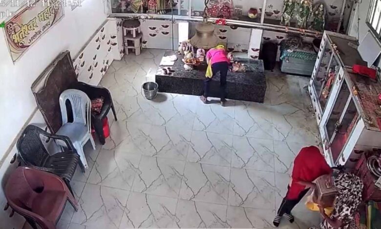 मंदिर-से-दानपेटी-चोरी:-लड़कियाँ-cctv-कैमरे-में-हुईं-कैद