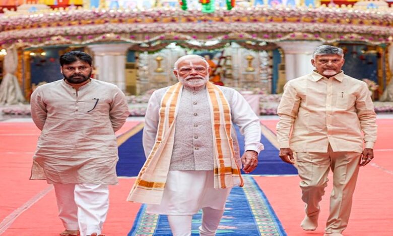ऐश्वर्या-राय-ने-पीएम-मोदी-से-लिया-आशीर्वाद,-धर्म-जाति-पर-बोलीं-सिर्फ-एक-ही-मायने-रखता-है