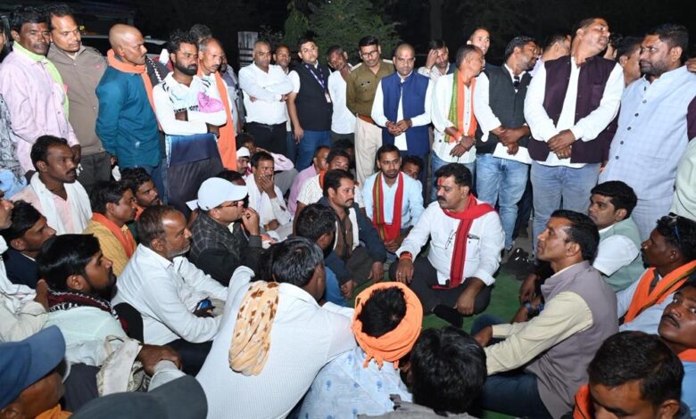 किसानों-की-शिकायत-पर-उपमुख्यमंत्री-ने-ग्राम-कुरूवा-के-पटवारी-को-तत्काल-निलंबित-करने-के-दिए-निर्देश