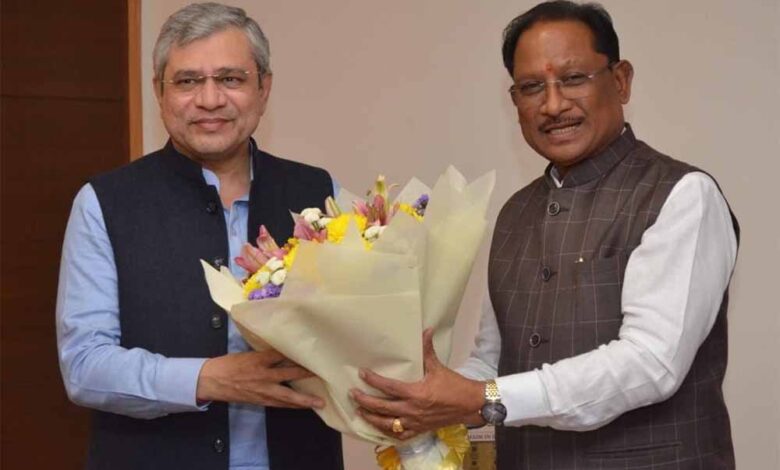 मुख्यमंत्री-विष्णुदेव-साय-ने-केंद्रीय-रेल-मंत्री-अश्विनी-वैष्णव-से-की-सौजन्य-मुलाकात
