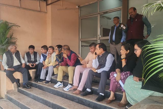 मध्य-प्रदेश-जनसंपर्क-विभाग-में-पेन-डाउन-हड़ताल