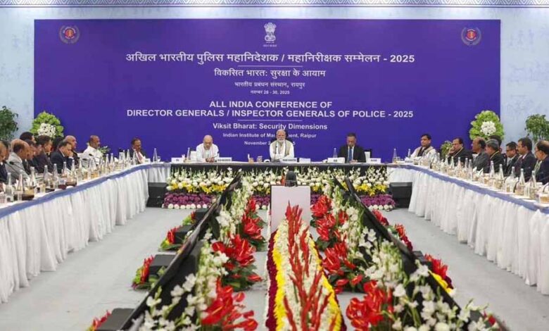 प्रधानमंत्री-ने-रायपुर-में-पुलिस-महानिदेशकों/महानिरीक्षकों-के-60वें-अखिल-भारतीय-सम्मेलन-की-अध्यक्षता-की