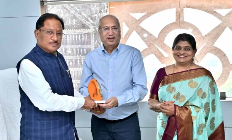 मुख्यमंत्री-साय-से-एनएमआईएमएस-के-प्रतिनिधियों-ने-की-सौजन्य-मुलाकात