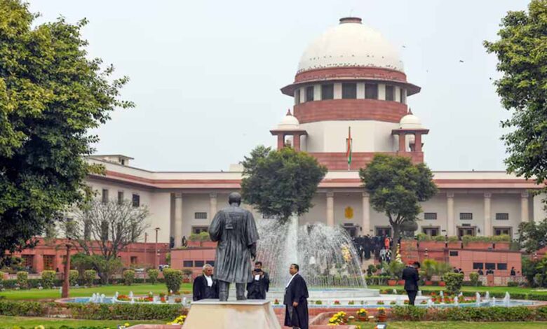 महिला-की-अनुमति-के-बिना-फोटो-खींचना-हमेशा-अपराध-नहीं,-सुप्रीम-कोर्ट-ने-स्पष्ट-की-सीमा