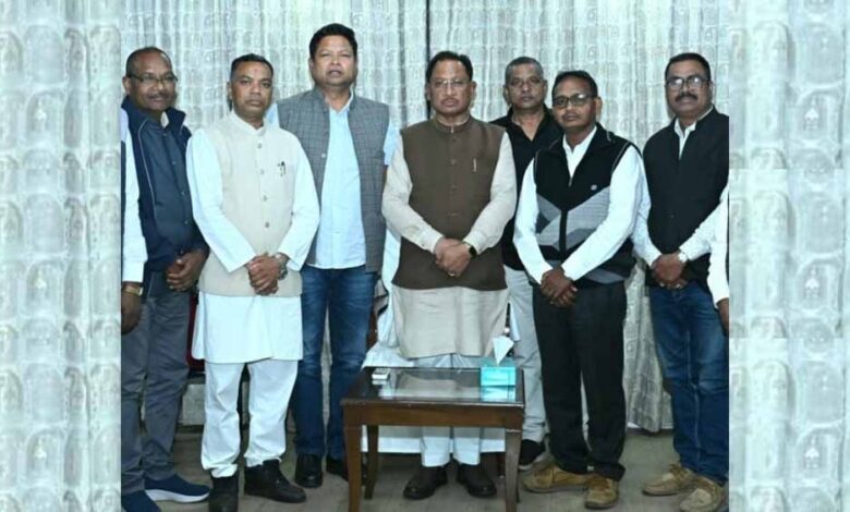 cm-साय-से-मिले-हल्बा-हल्बी-समाज-के-प्रतिनिधि,-शहीद-गेंद-सिंह-शहादत-दिवस-समारोह-का-दिया-न्योता