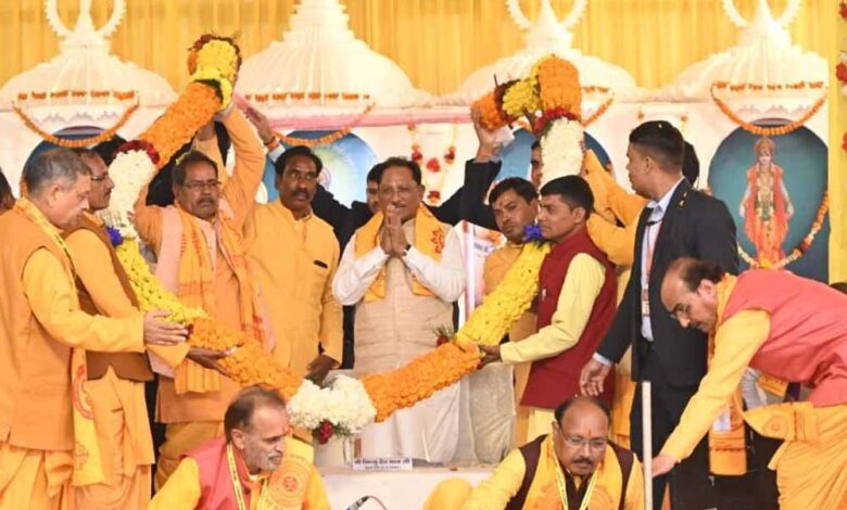 गायत्री-मंत्र-मानव-जीवन-को-ऊर्जावान-और-संस्कारित-बनाते-हैं:-मुख्यमंत्री-विष्णु-देव-साय