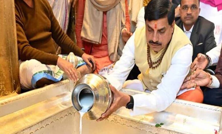 मुख्यमंत्री-डॉ.-यादव-ने-काशी-विश्वनाथ-मंदिर-में-किए-दर्शन