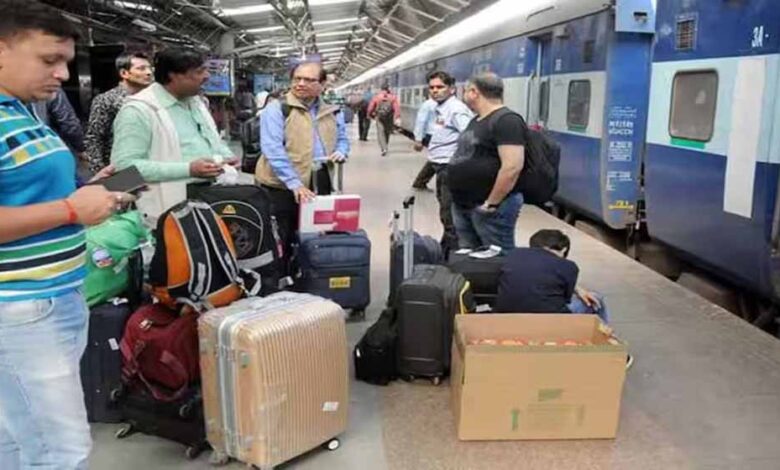 रेलवे-ने-तय-की-नई-नियमावली:-अब-सिर्फ-वजन-नहीं,-सूटकेस-का-साइज-भी-होगा-चेक