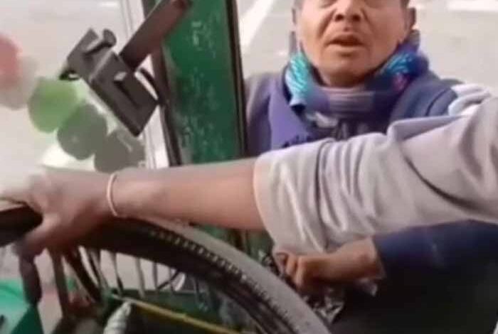 रीवा-में-rto-की-दबंगई-कैमरे-में-कैद!-अवैध-वसूली-का-विरोध-करने-पर-ट्रक-चालक-ने-कर्मी-को-खिड़की-पर-लटकाकर-कई-km-तक-दौड़ाया