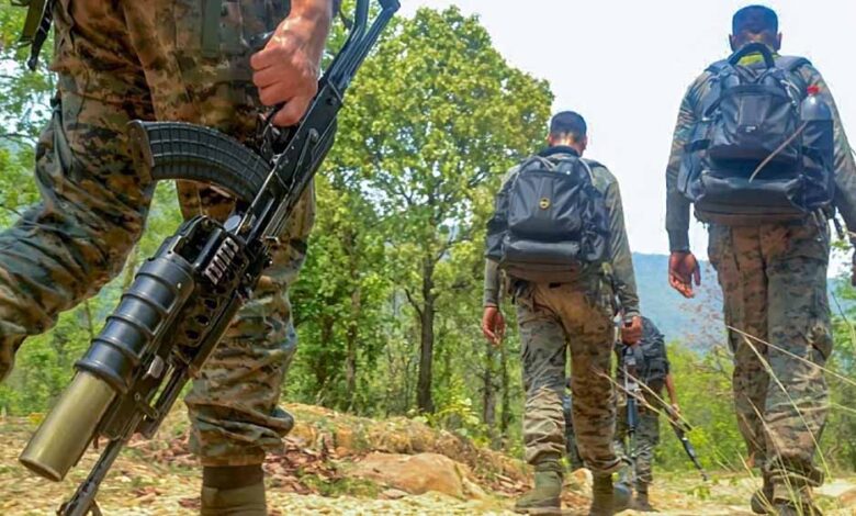सुरक्षा-बलों-की-बड़ी-कार्रवाई:-नक्सली-ऑर्डिनेंस-फैक्ट्री-ध्वस्त,-भारी-हथियार-बरामद
