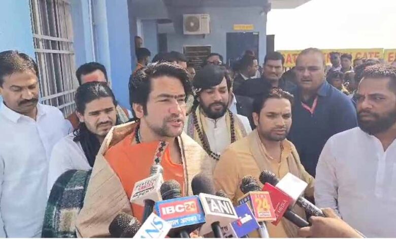 पं.-धीरेंद्र-कृष्ण-शास्त्री-ने-रायपुर-में-की-धर्मांतरण-पर-चिंता-व्यक्त,-कहा-भारत-में-कैंसर-से-भी-ज्यादा-खतरनाक