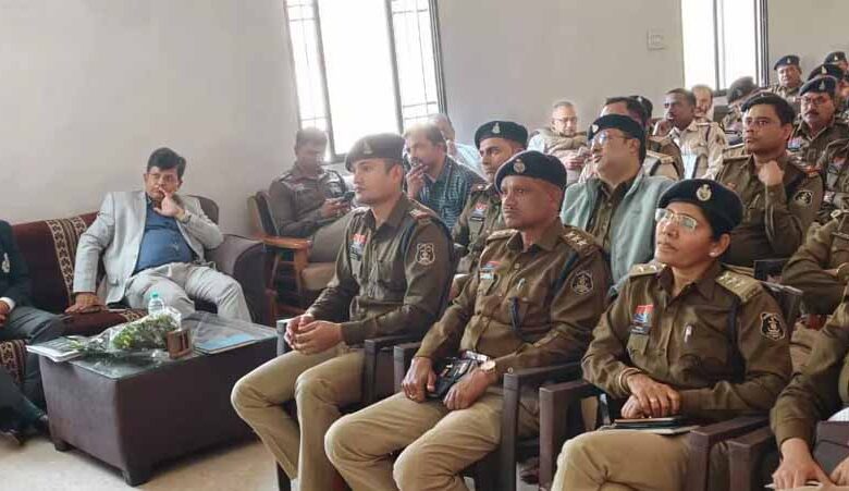 छत्तीसगढ़-के-पुलिस-कर्मियों-की-हुई-कार्यशाला,-वित्तीय-सशक्तिकरण-के-लिए-निवेश-और-बचत-को-बताया-जरूरी