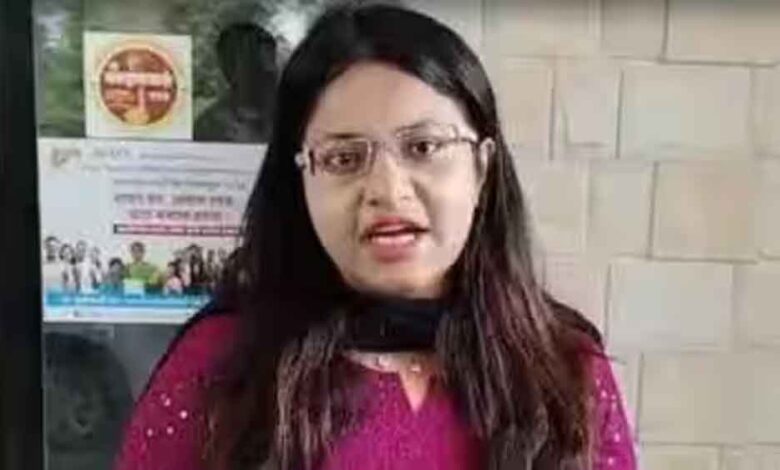 परिवार-को-नशीला-पदार्थ-खिलाकर-बेहोश-किया,-कीमती-सामान-लेकर-फरार—पूजा-खेडकर-ने-घरेलू-नौकरानी-पर-लगाए-गंभीर-आरोप