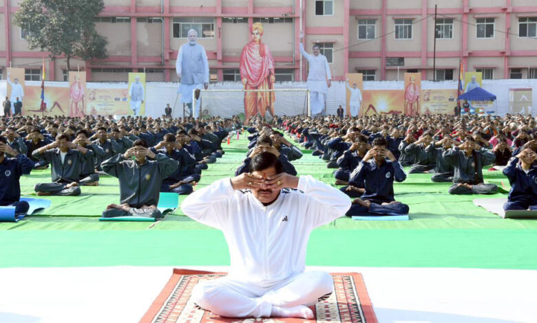 युवा-दिवस-पर-मुख्यमंत्री-डॉ.-मोहन-यादव-ने-भोपाल-में-राज्य-स्तरीय-सामूहिक-सूर्य-नमस्कार-में-लिया-भाग