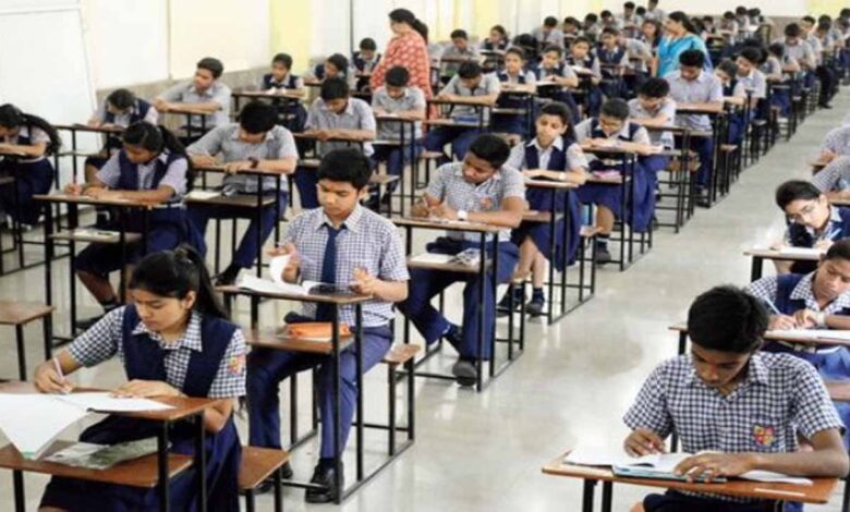 mp-बोर्ड-परीक्षा-2026:-10वीं-12वीं-की-आंसर-शीट-पर-प्रेक्षकों-की-कड़ी-नजर