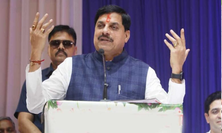 मोहन-यादव-का-बड़ा-ऐलान:-मध्य-प्रदेश-के-संविदा-कर्मी-होंगे-नियमित,-10-साल-सेवा-वाले-पाएं-ढेरों-सुविधाएं