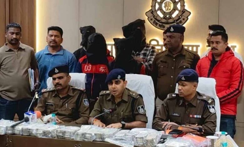 अंदरूनी-साजिश-का-पर्दाफाश:-होटल-कर्मचारी-ने-रची-75-लाख-की-लूट,-4-धराए