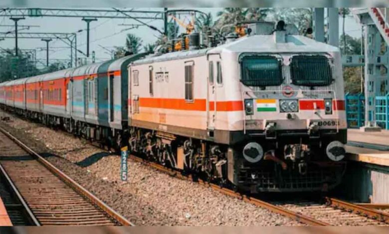 होली-पर-रेलवे-का-बड़ा-तोहफा:-दिल्ली-कोलकाता-के-बीच-चलेंगी-26-स्पेशल-ट्रेनें,-यात्रियों-को-राहत