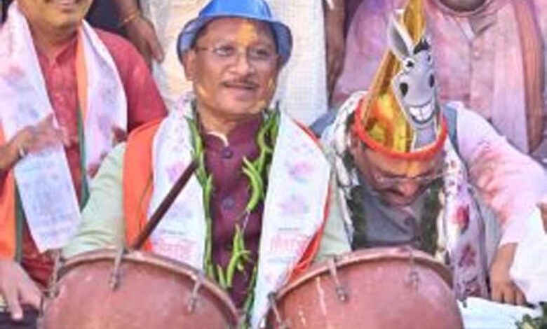 cm-साय-ने-रायपुर-प्रेस-क्लब-में-पत्रकारों-के-साथ-खेली-होली,-आपसी-प्रेम-और-सद्भाव-का-दिया-सन्देश